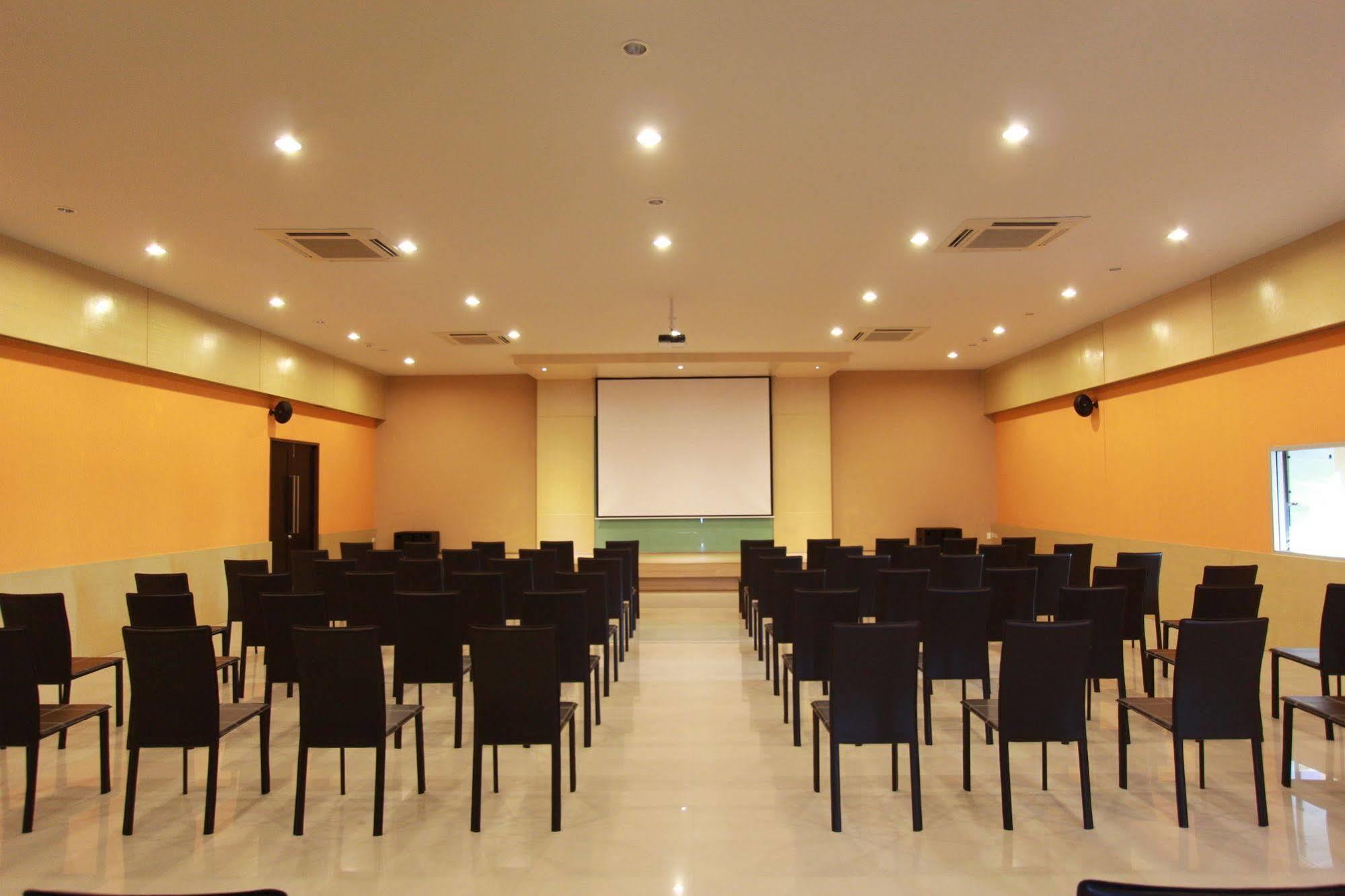 נאקון פטום Trendy Hotel מראה חיצוני תמונה