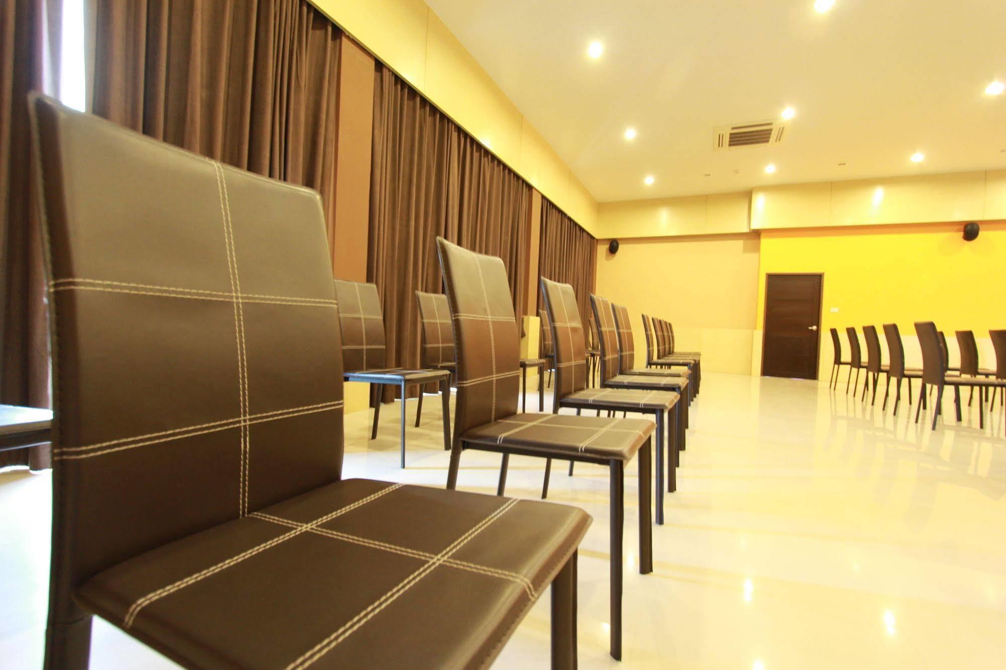 נאקון פטום Trendy Hotel מראה חיצוני תמונה